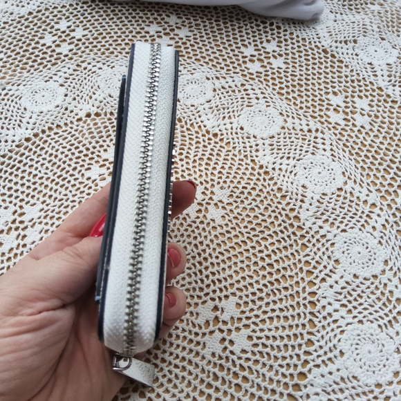 Michael Kors Small Logo Stripe Wallet - Picture 4 of 15